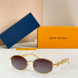 Picture of Louis Vuitton Sunglasses _SKUfw80916492fw